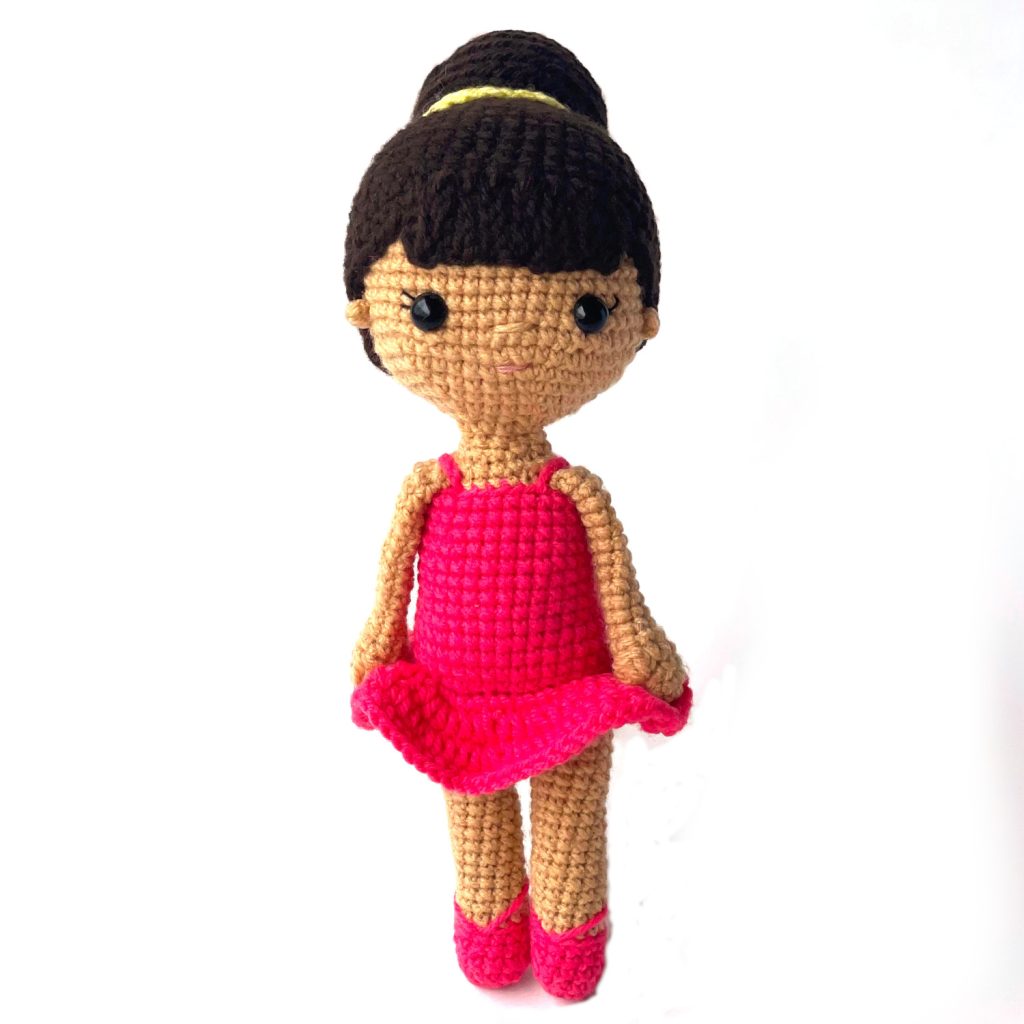 easy crochet ballerina doll with a hairbun