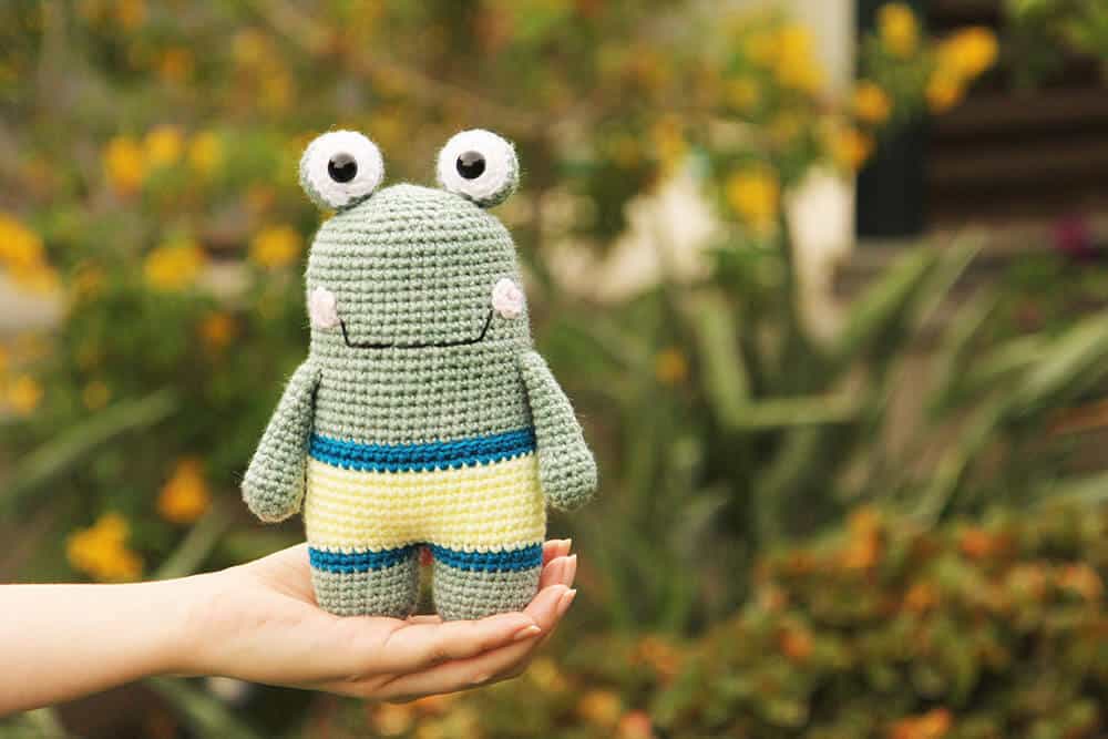 crochet frog with swimming trunks and big eyes