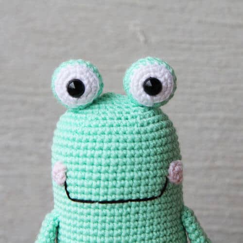 close up of the crochet frog's face