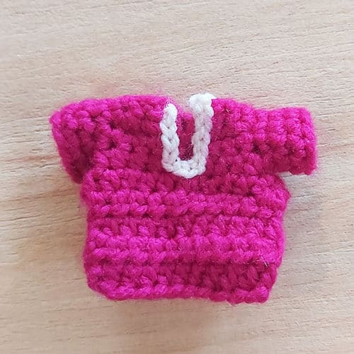 Crochet kurta for a doll.