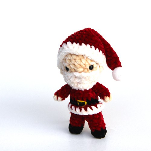 crochet santa made with velvet chenille yarn
