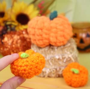 tiny crochet pumpkins