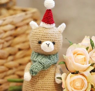 Christmas amigurumi alpaca