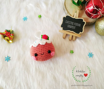 Christmas pudding crochet ornament