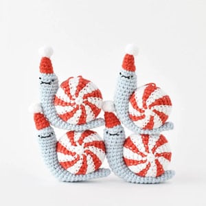 crochet snails with a peppermint shell and Christmas hats