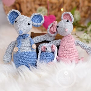 amigurumi mouse family with a mother, father, and baby mouse