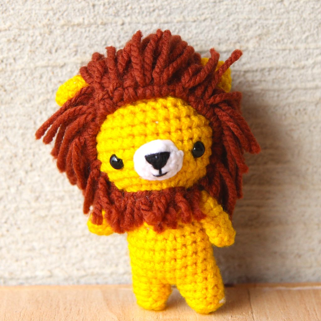 small crochet lion