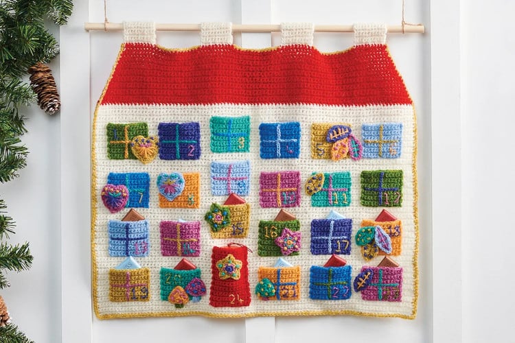 house shaped crochet calendar with pockets