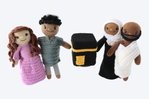 Muslim crochet dolls and a Kaaba plushie