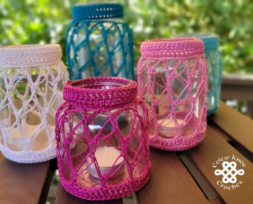 mason jars with crochet covers