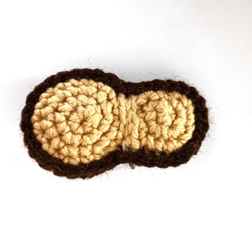 crochet guitar body with dark brown around the edges