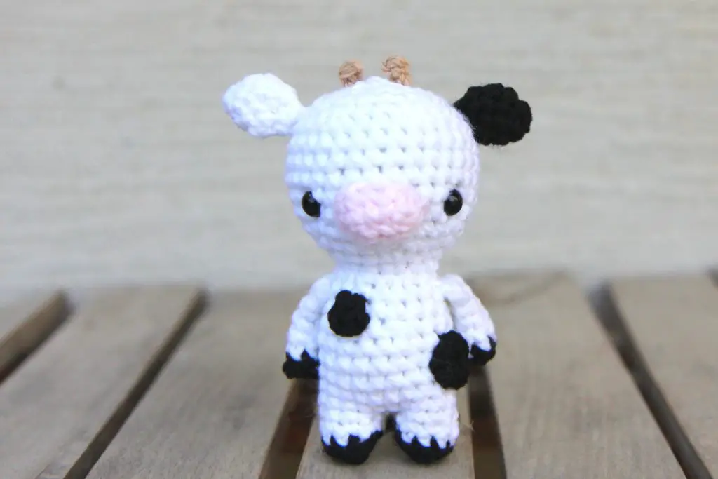small crochet cow